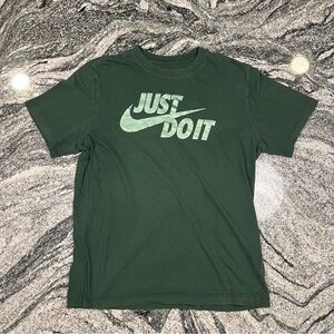 The Nike Tee T-Shirt Mens Medium Just Do It Swoosh Green Short Sleeve Big Logo